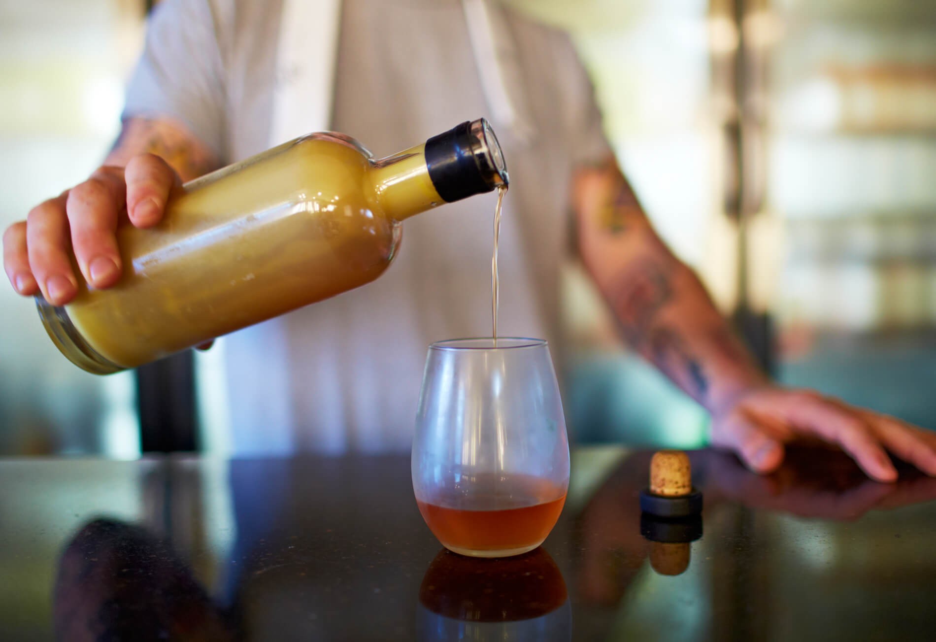 SteveRyan_Photographer_Drink_MrLyan_pouringcoctail