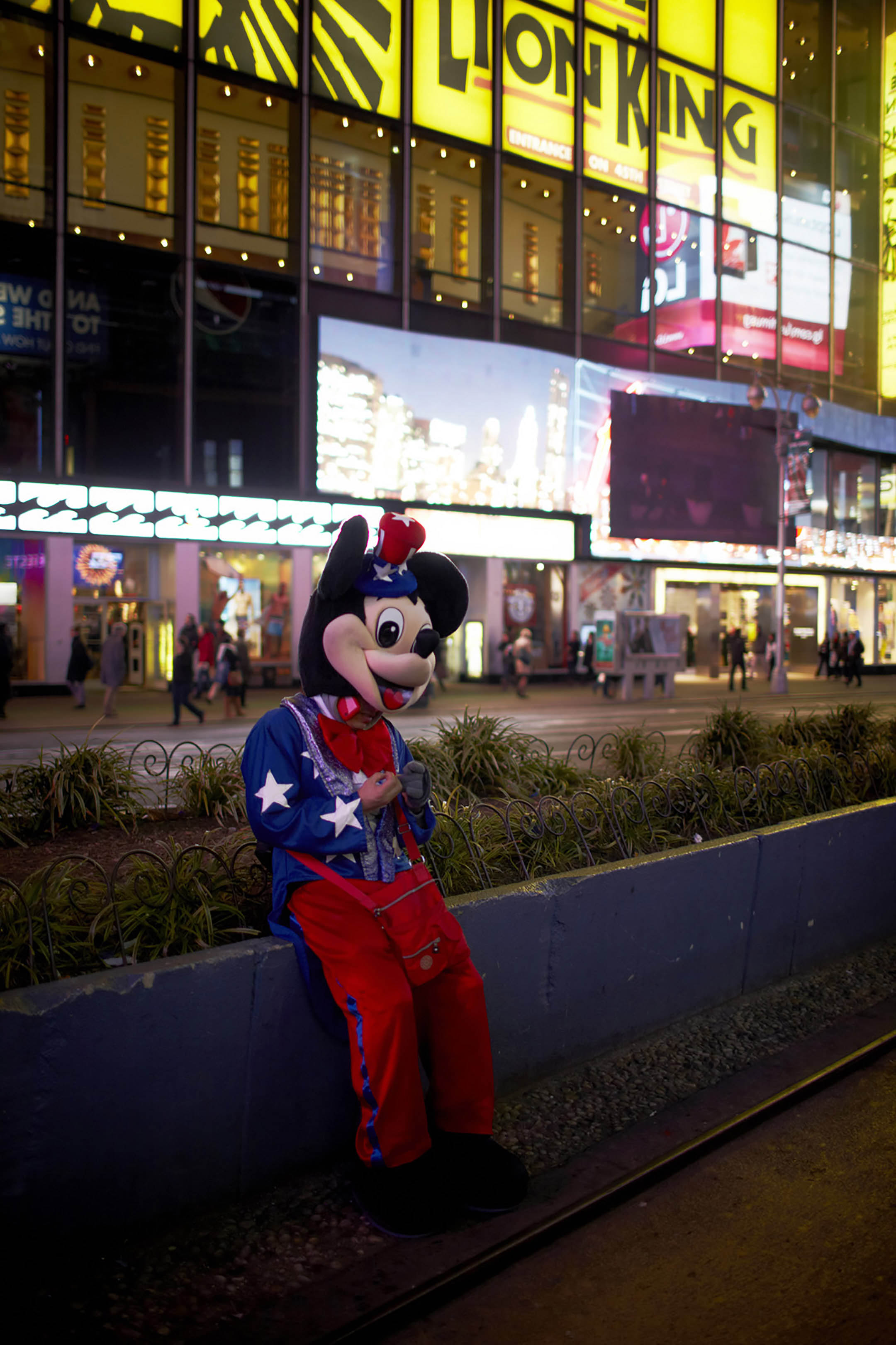 SteveRyan_Photographer_Travel_NewYork_TimesSquare_MickeyMouse_03